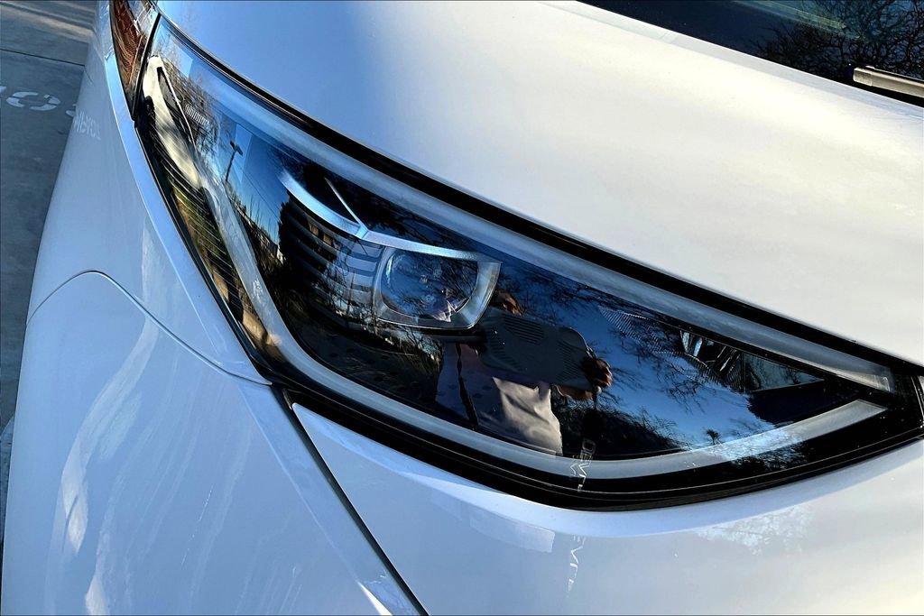 Certified 2025 Volkswagen ID. Buzz Pro S image 28