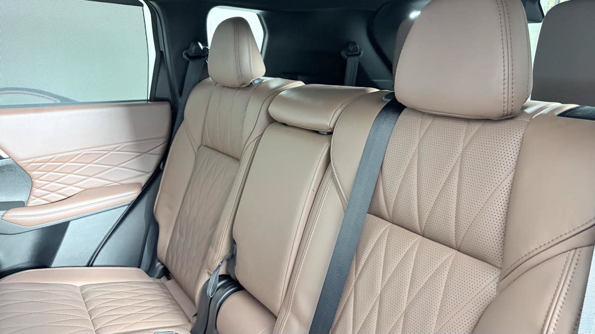 Used 2025 Mitsubishi Outlander SEL AWD/4WD image 29