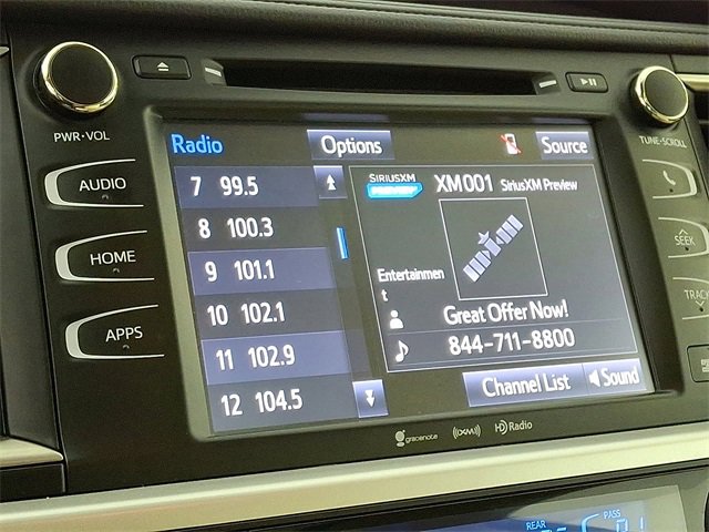 Used 2019 Toyota Highlander XLE image 3