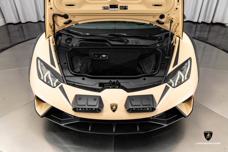 Used 2024 Lamborghini Huracan Sterrato image 13