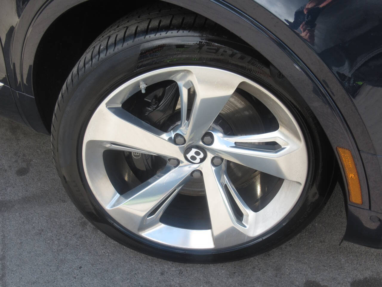 Used 2018 Bentley Bentayga AWD/4WD image 6