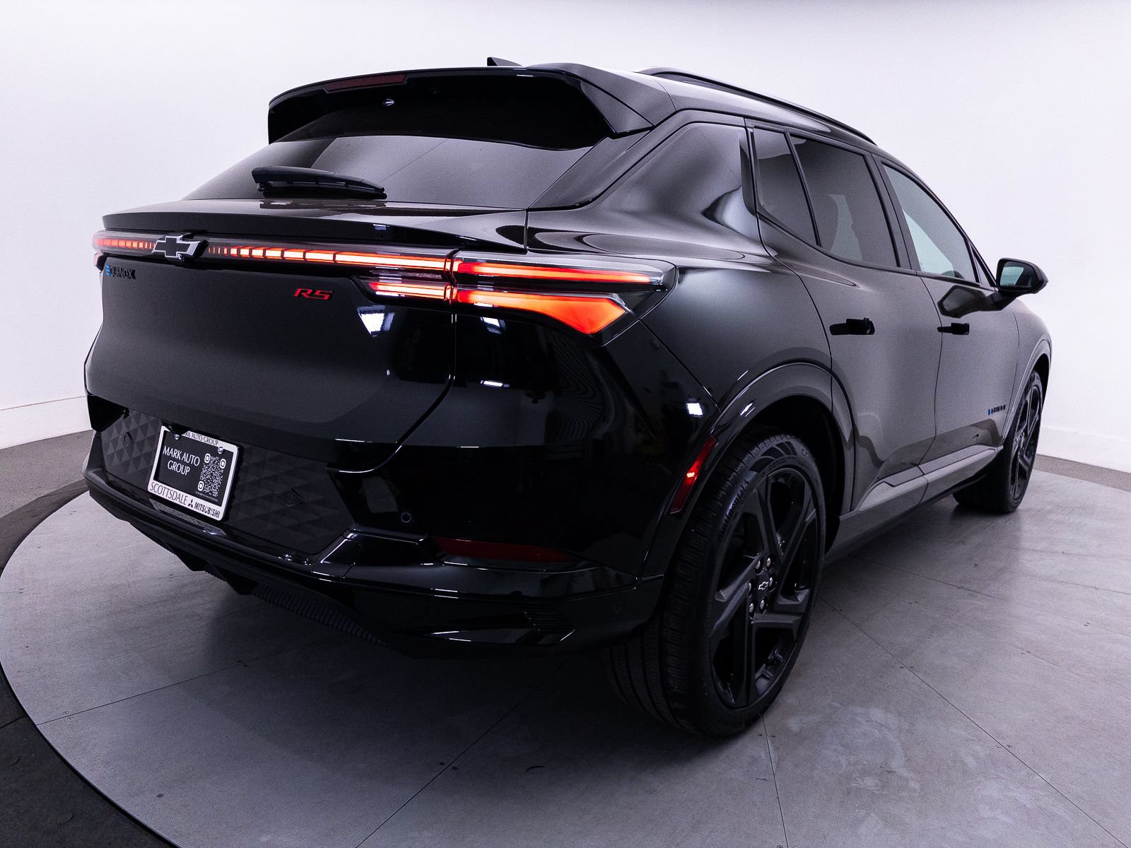 Used 2024 Chevrolet Equinox EV RS FWD image 19