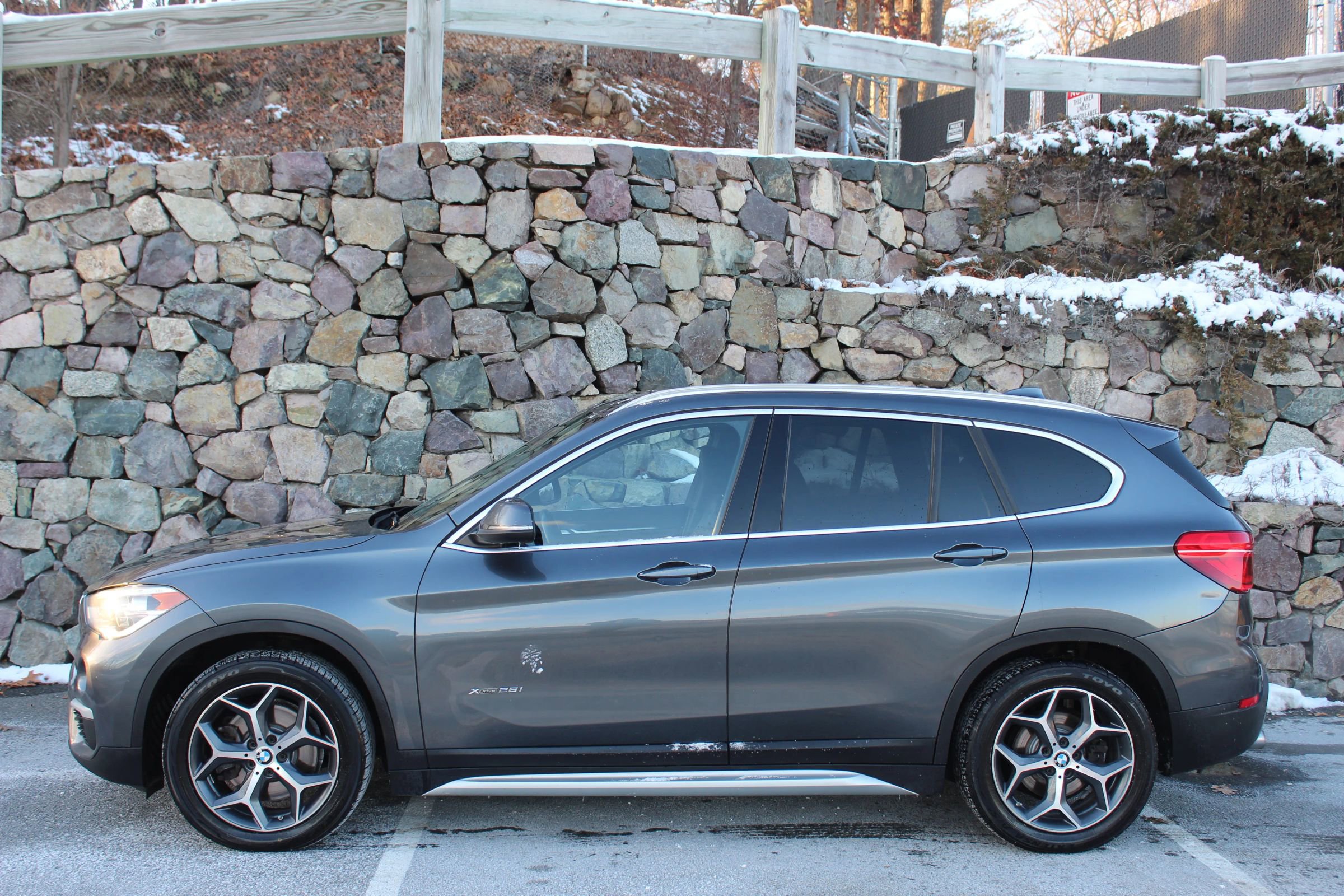 Used 2017 BMW X1 xDrive28i AWD/4WD image 6