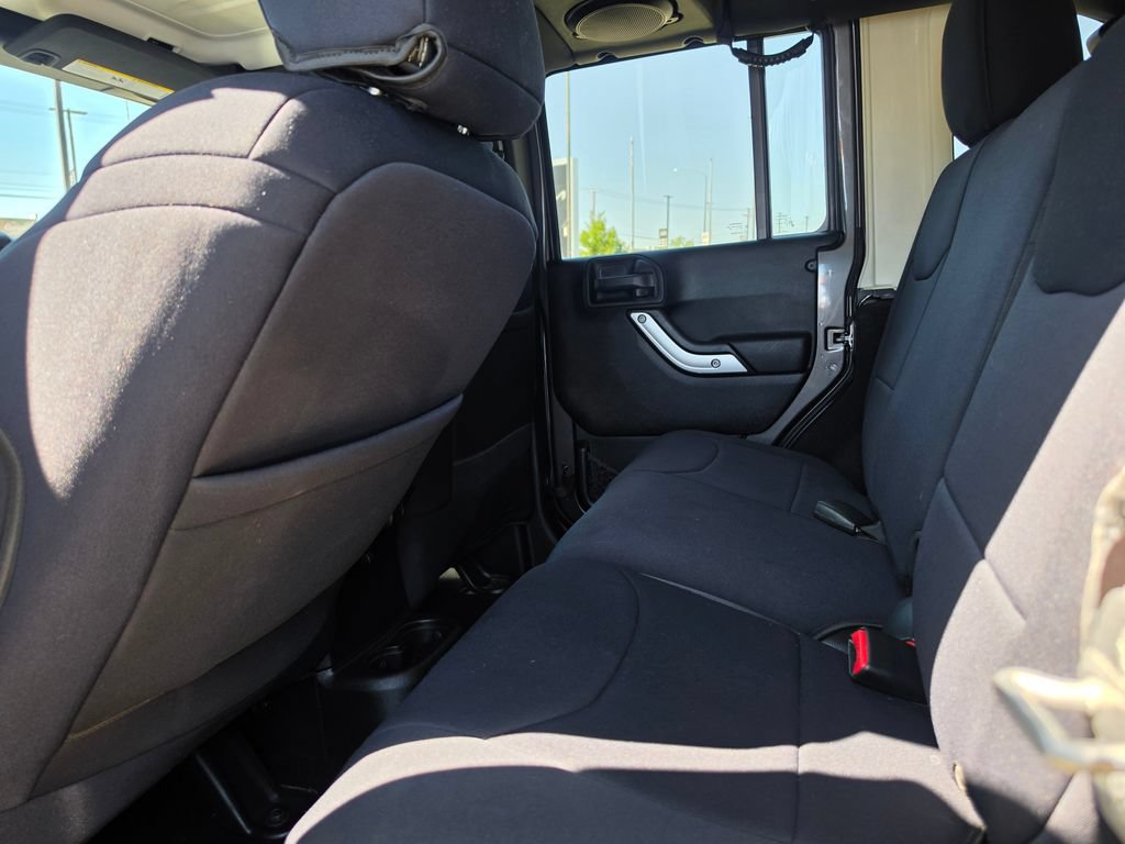 Used 2014 Jeep Wrangler Unlimited Sahara w/ Max Tow Package AWD/4WD image 11