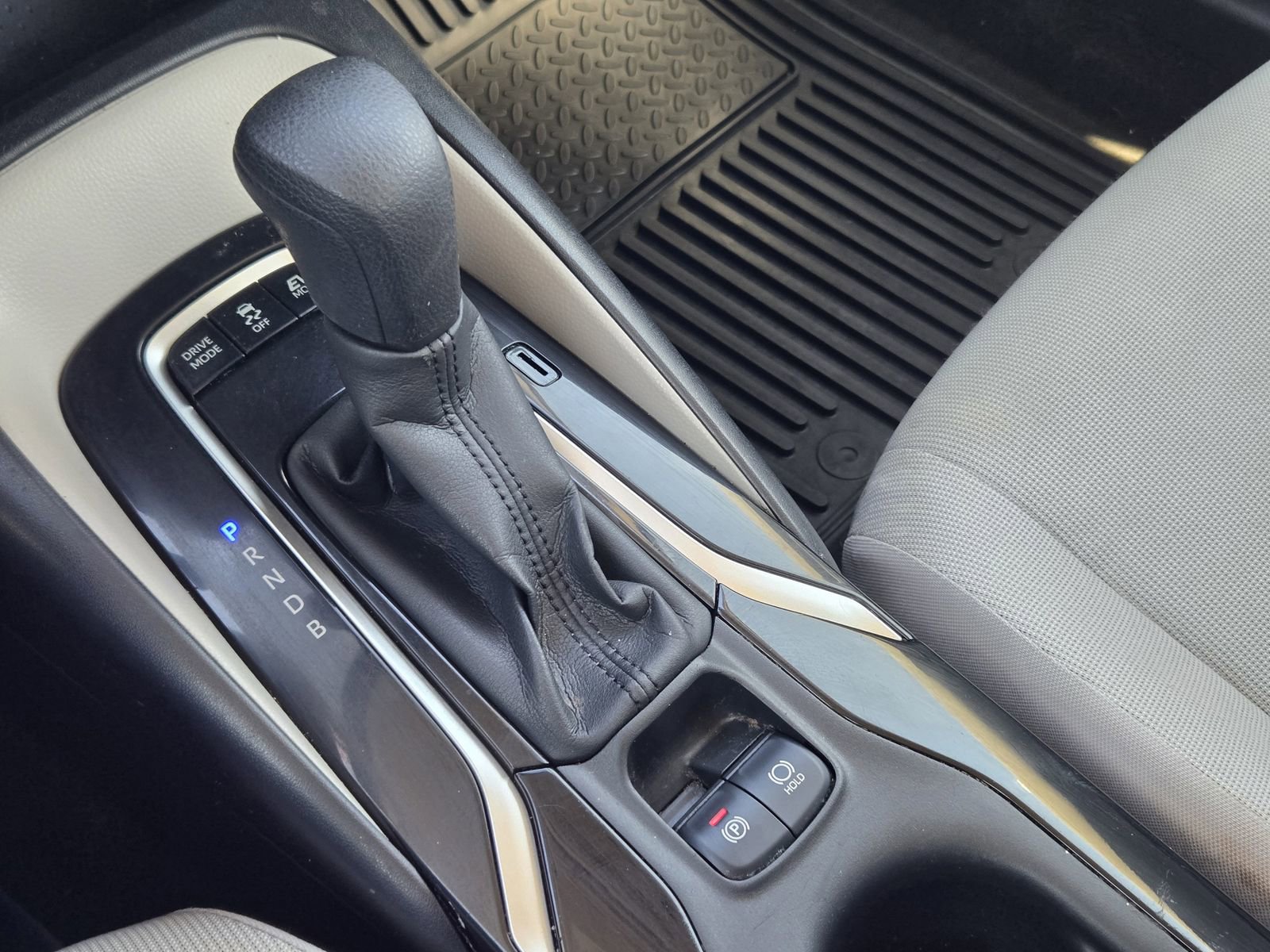 Used 2020 Toyota Corolla LE image 23