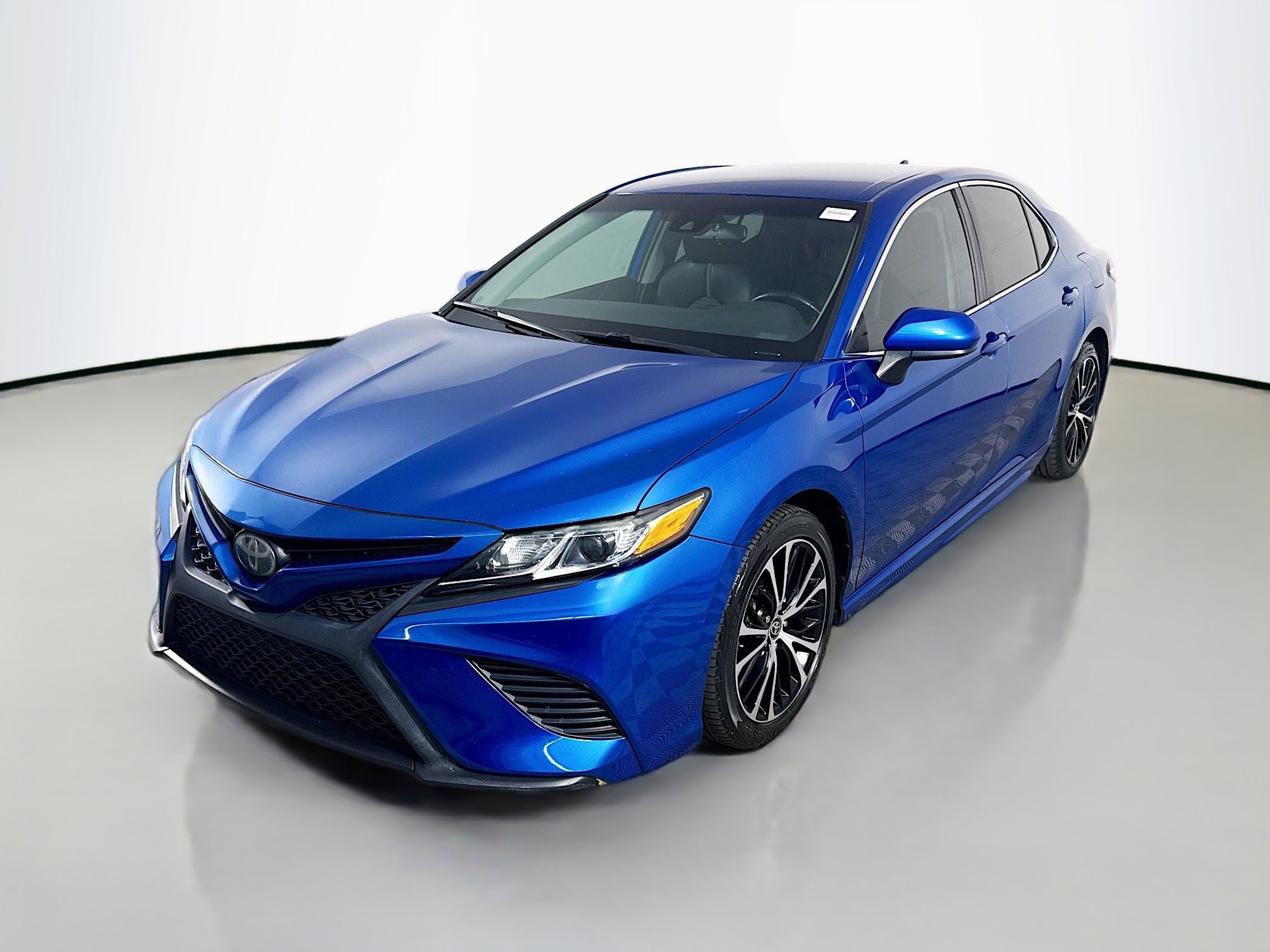 Used 2020 Toyota Camry SE w/ Carpet Mat Package image 4