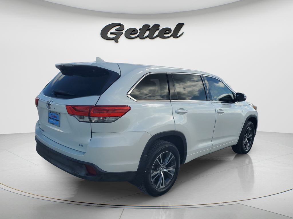 Used 2018 Toyota Highlander Plus FWD image 5