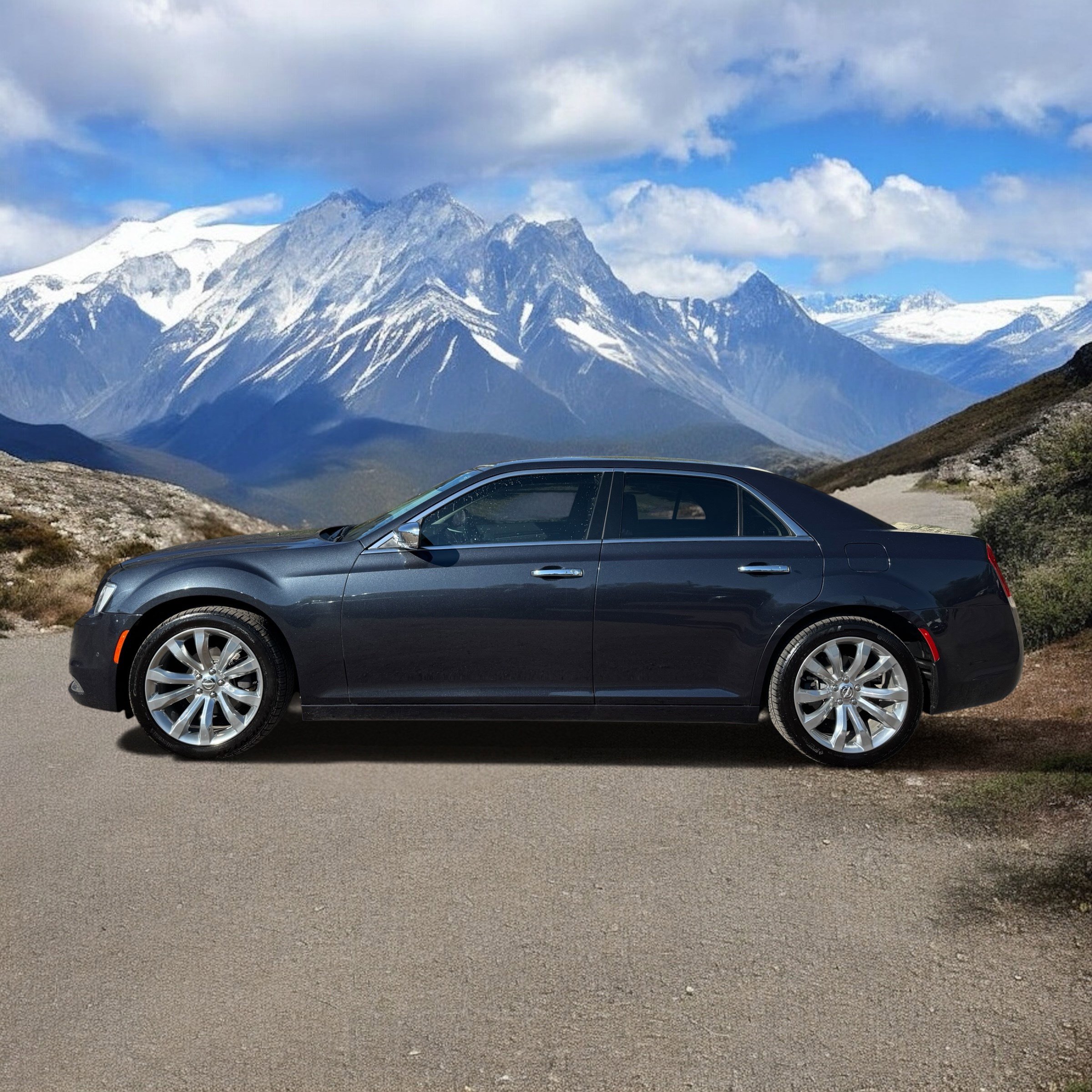 Used 2018 Chrysler 300 Limited w/ Safetytec Plus Group RWD image 2