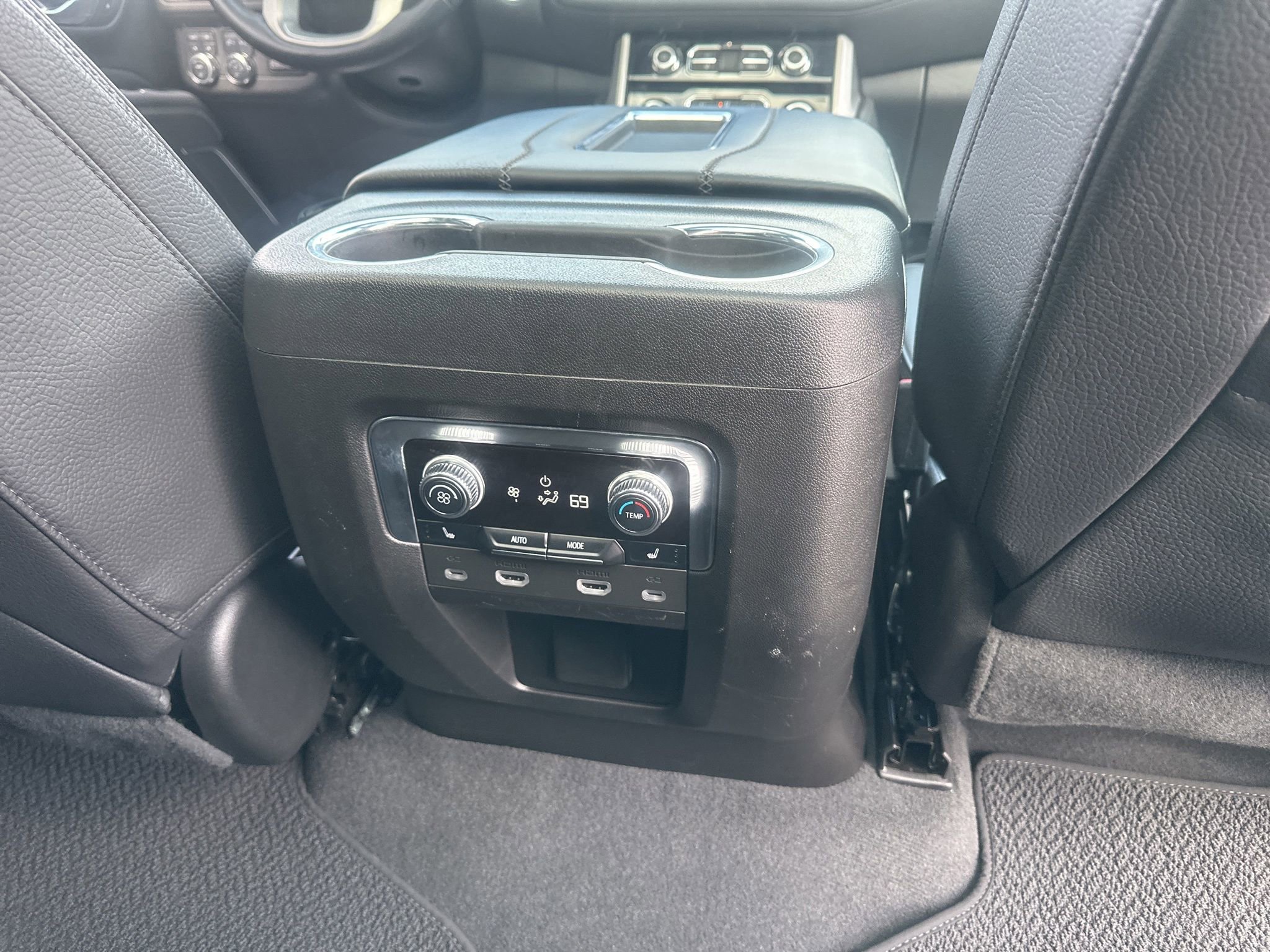 Used 2023 GMC Yukon XL Denali w/ Advanced Technology Package image 16