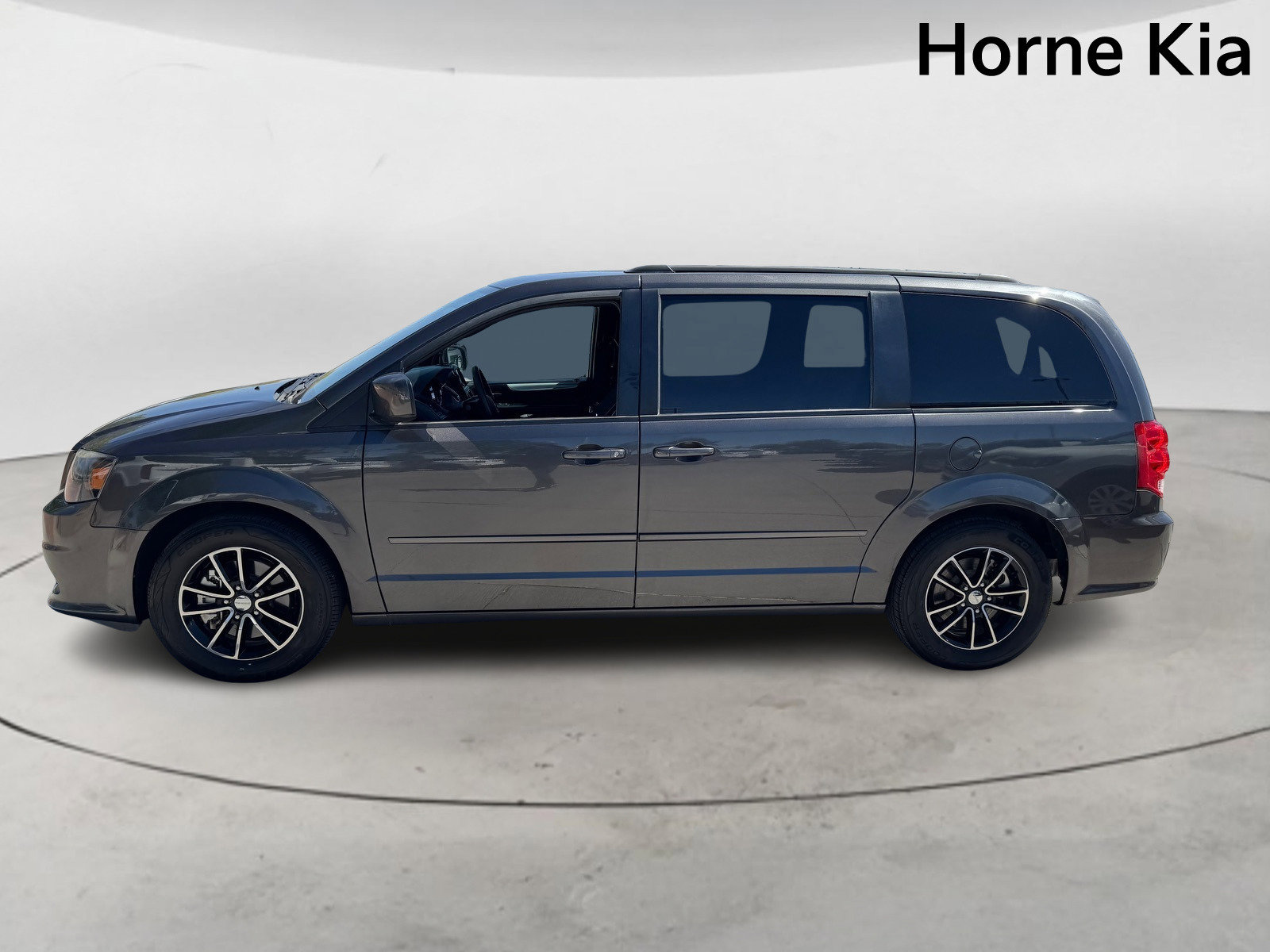 Used 2016 Dodge Grand Caravan R/T image 6