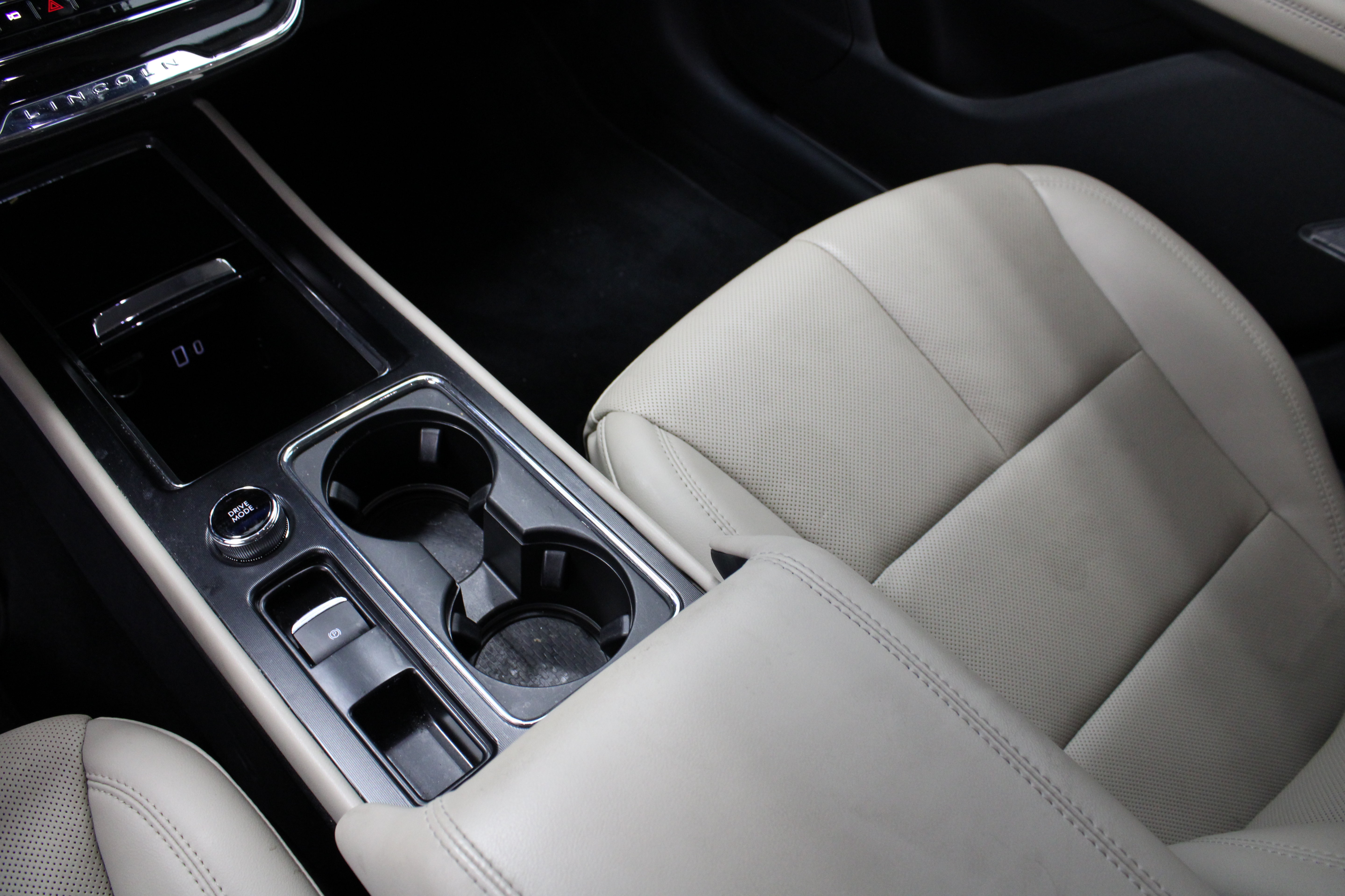 Used 2025 Lincoln Corsair Grand Touring AWD/4WD image 16