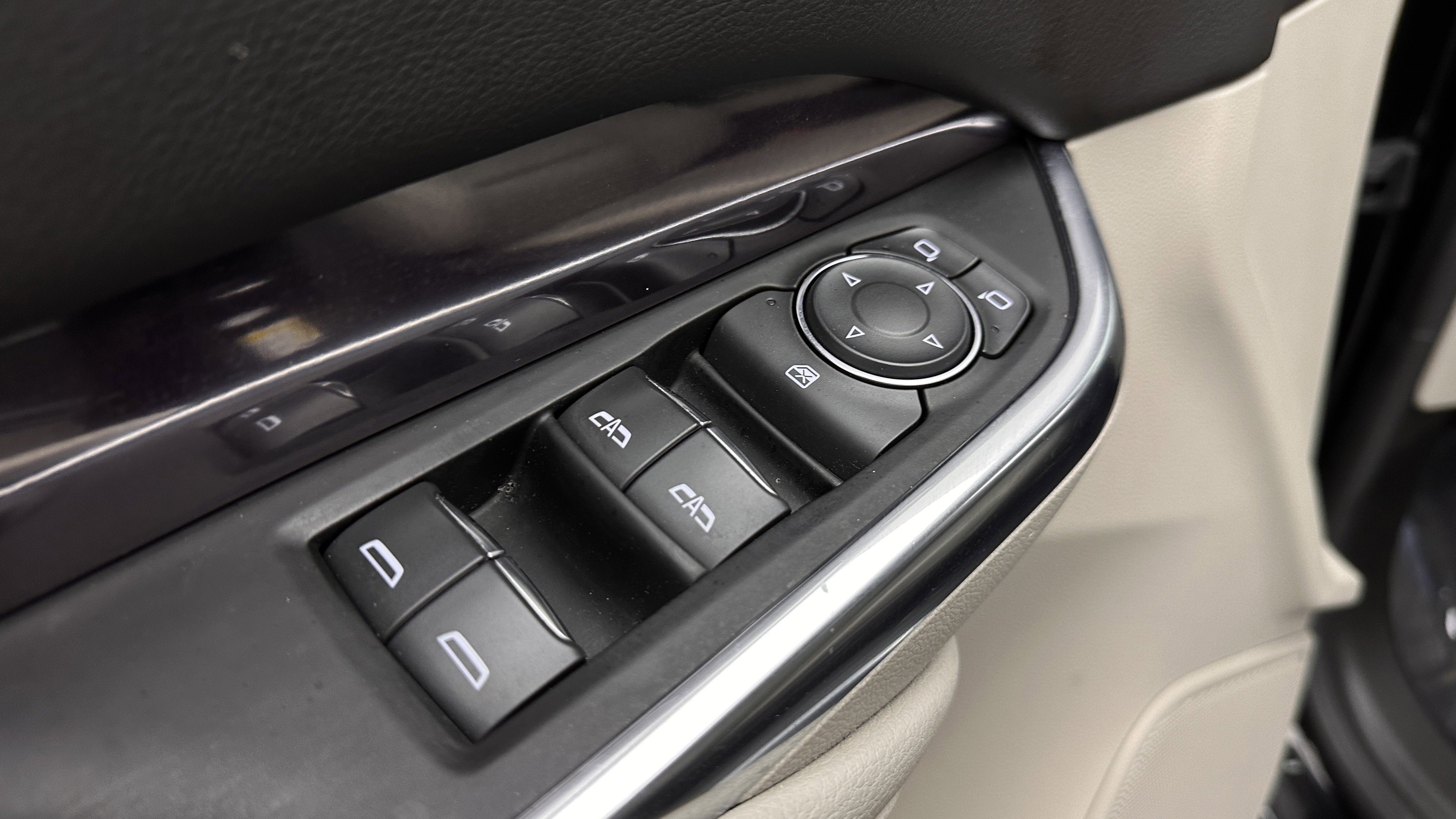 Used 2021 Cadillac XT4 Luxury w/ Cold Weather Package FWD image 11