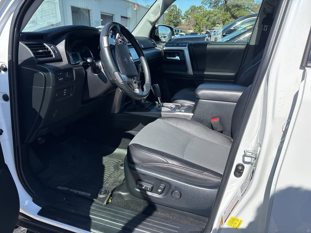 Used 2018 Toyota 4Runner SR5 Premium image 17