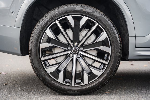 New 2026 Volvo XC90 B6 Plus w/ Protection Package Premier image 17