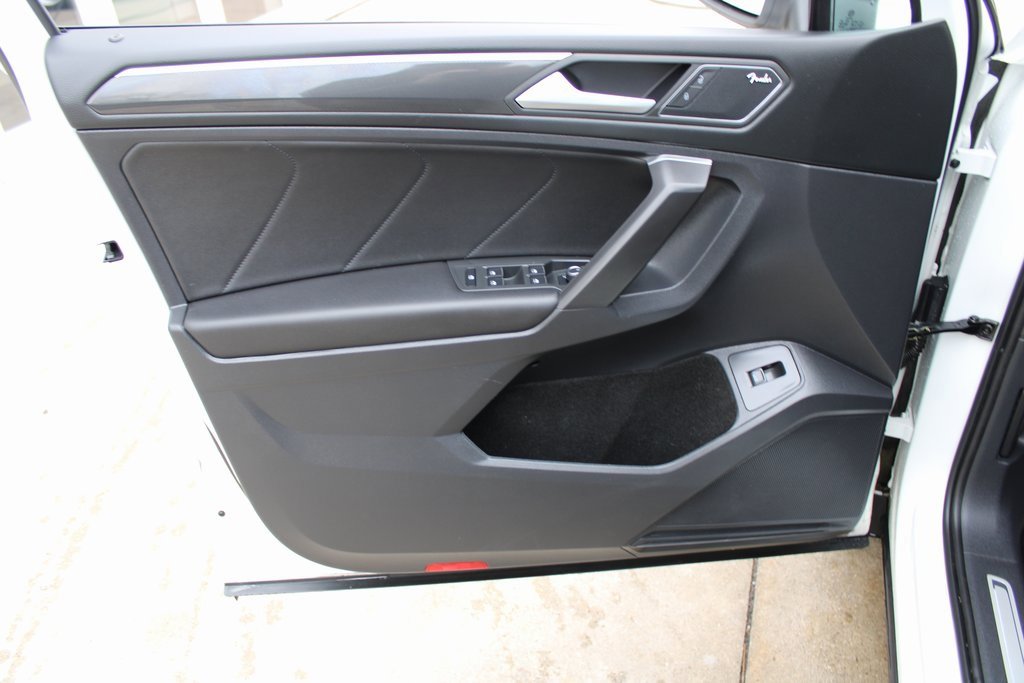 Certified 2021 Volkswagen Tiguan SEL Premium R-Line image 9