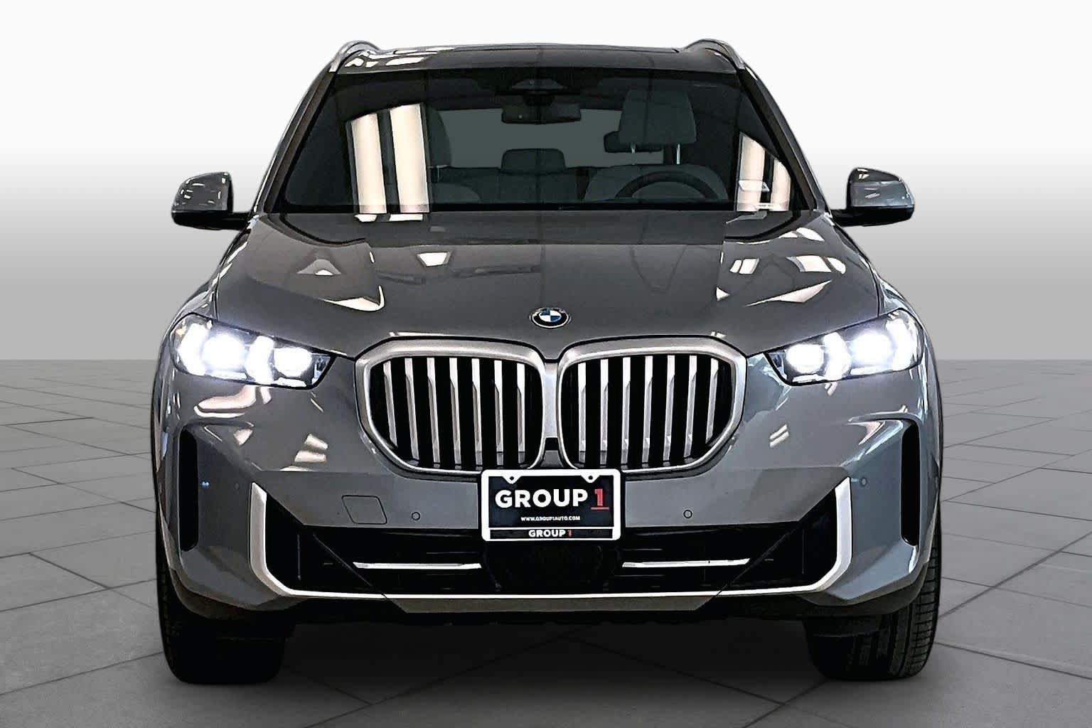 Used 2024 BMW X5 sDrive40i w/ Premium Package RWD image 3