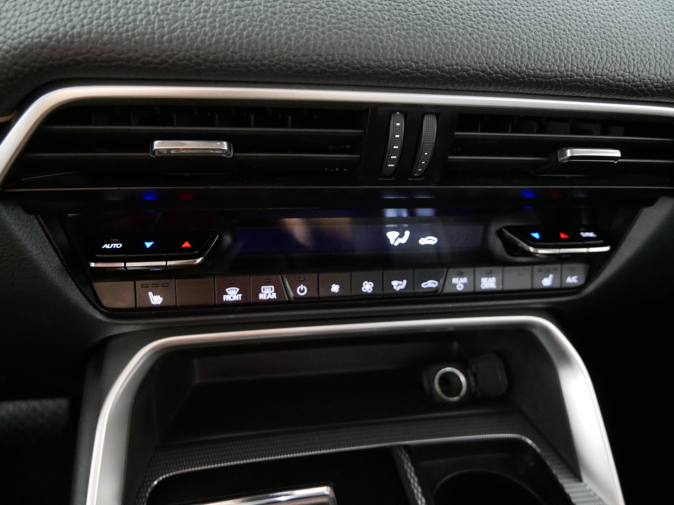 Certified 2024 MAZDA CX-90 Plug-In Hybrid w/ Premium Pkg AWD/4WD image 23