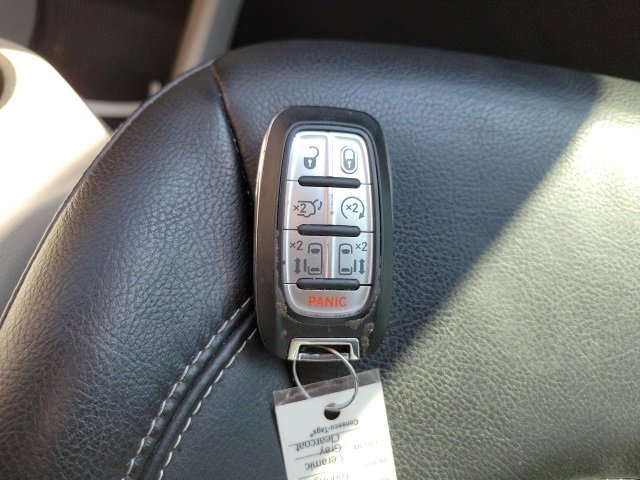 Used 2022 Chrysler Pacifica Touring-L image 22