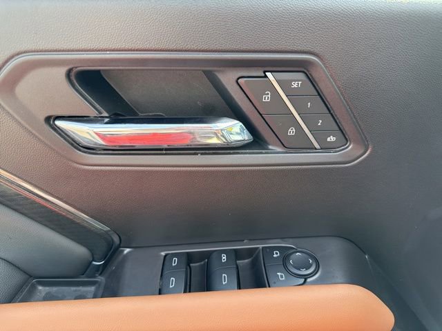 Used 2025 GMC Canyon AT4 w/ Technology Plus Package AWD/4WD image 17