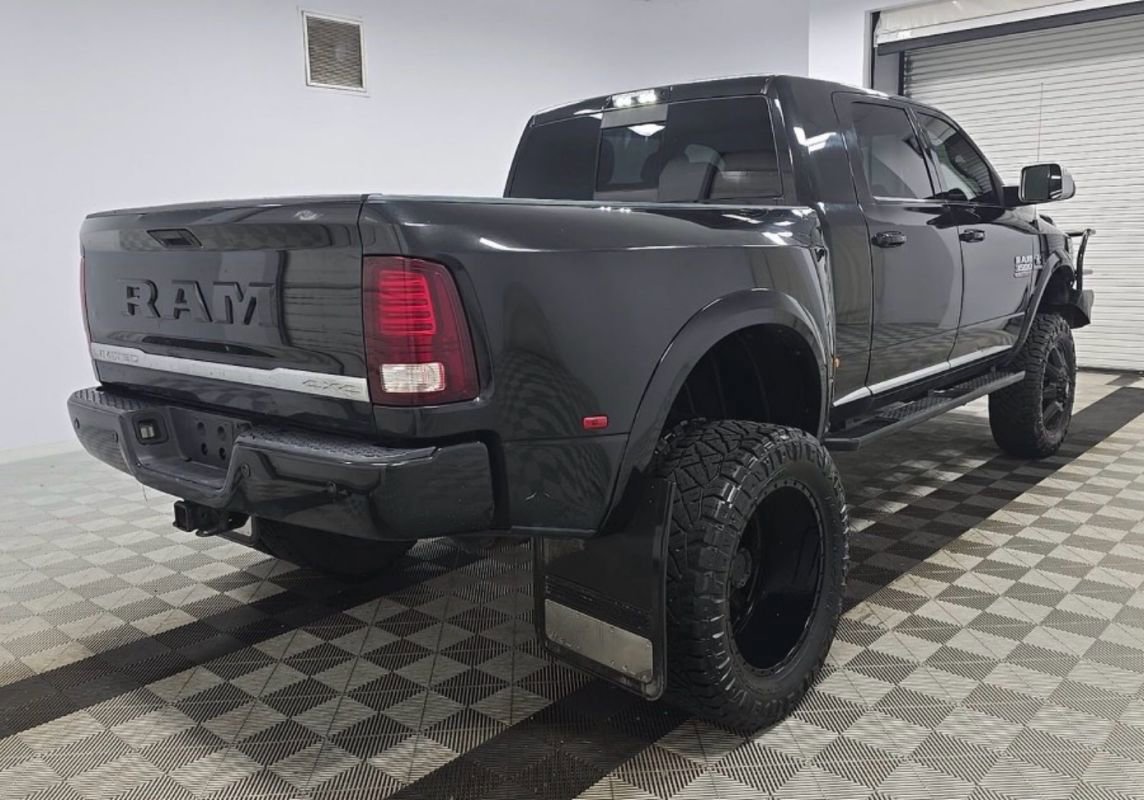 Used 2018 RAM 3500 Laramie Longhorn AWD/4WD image 3