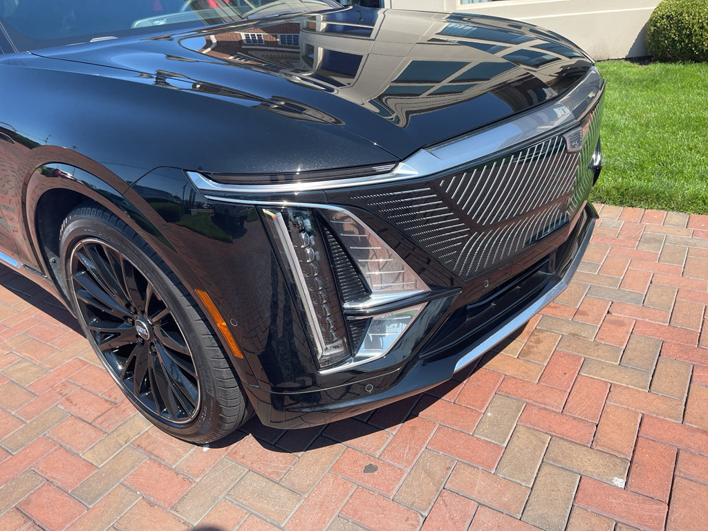 Used 2024 Cadillac Lyriq Luxury AWD/4WD image 4