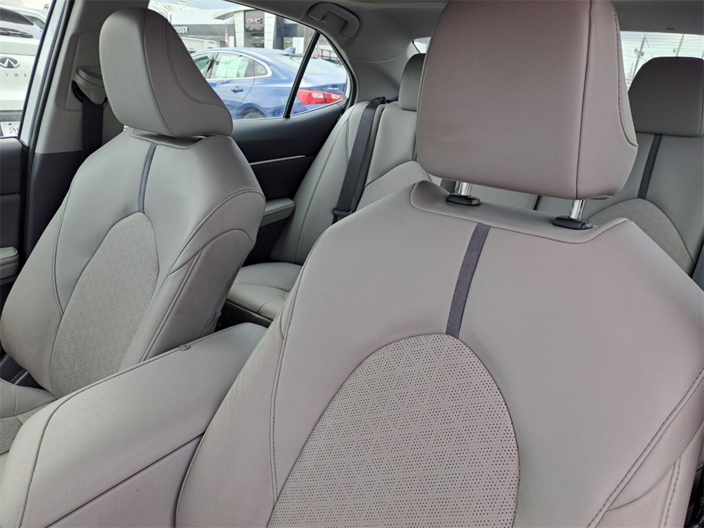 Used 2022 Toyota Camry XSE image 19