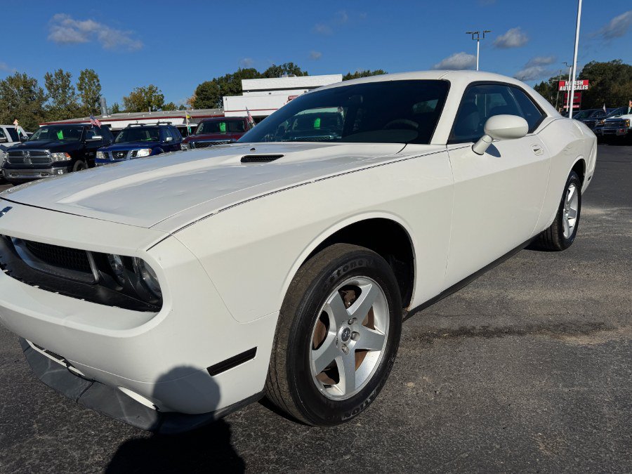 Used 2010 Dodge Challenger SE RWD image 9