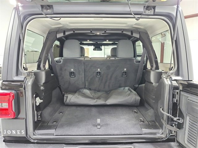 Used 2025 Jeep Wrangler Unlimited Rubicon image 39