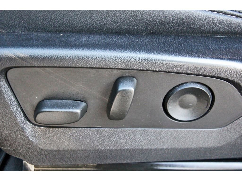 Used 2024 GMC Canyon Elevation w/ Elevation Premium Package image 28