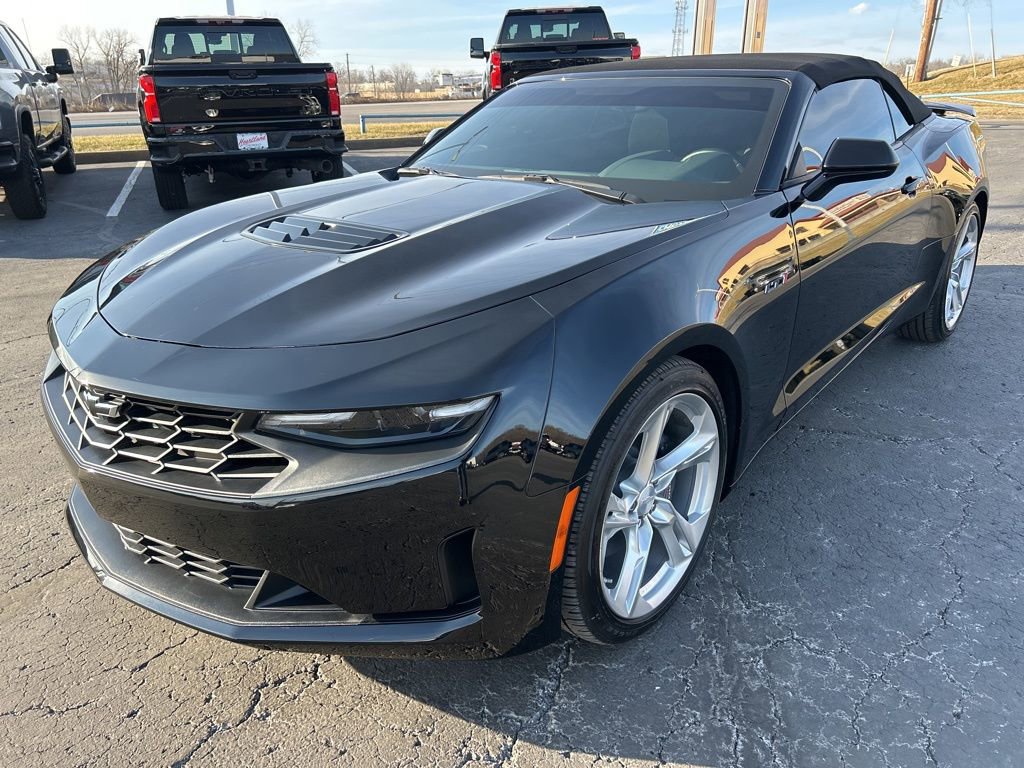 Used 2023 Chevrolet Camaro LT w/ Technology Package image 9