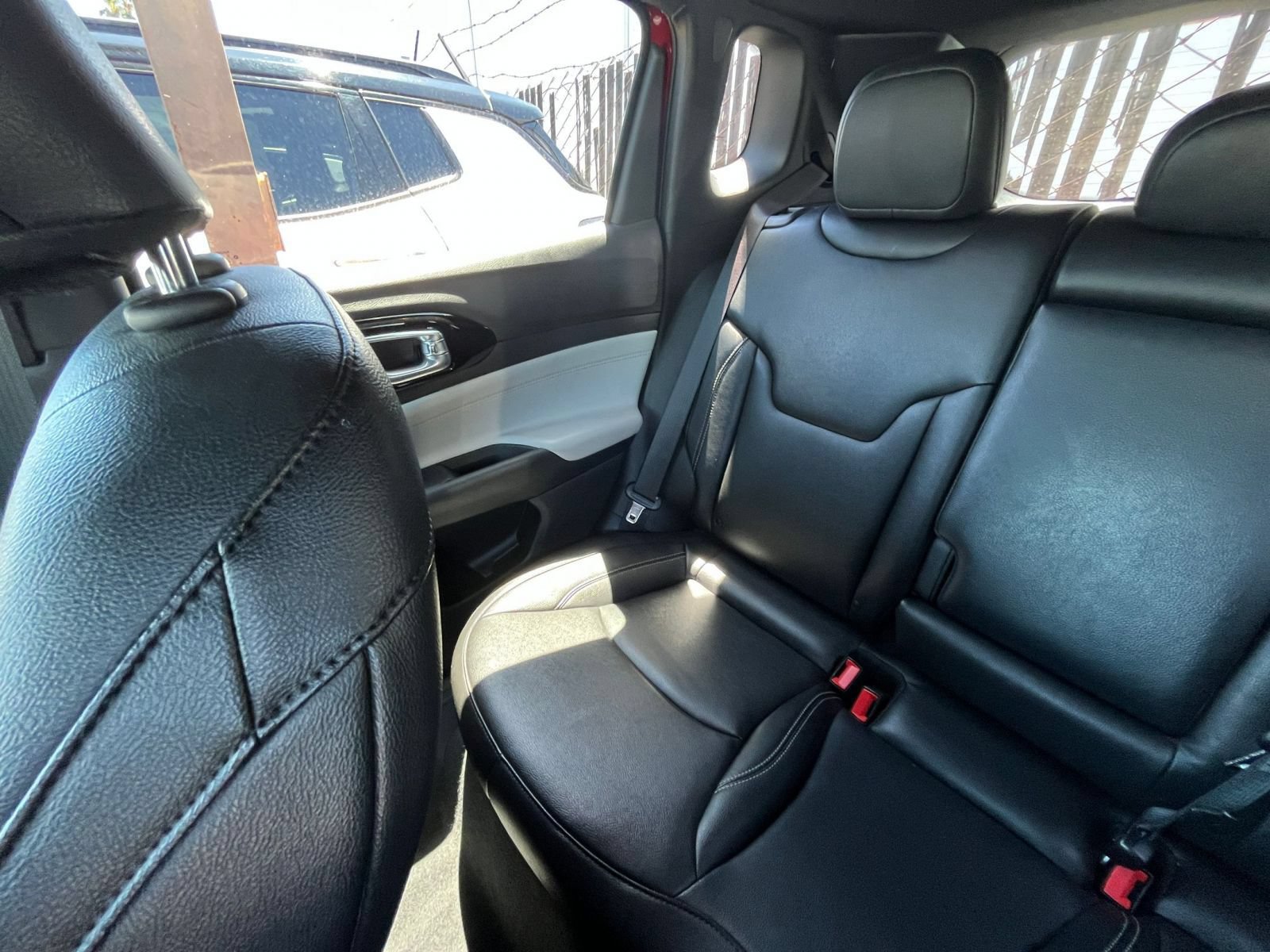 Used 2025 Jeep Compass Latitude AWD/4WD image 38