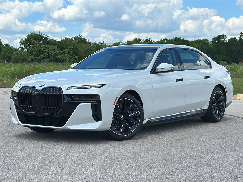 New 2024 BMW i7 xDrive60 w/ Executive Package image 1