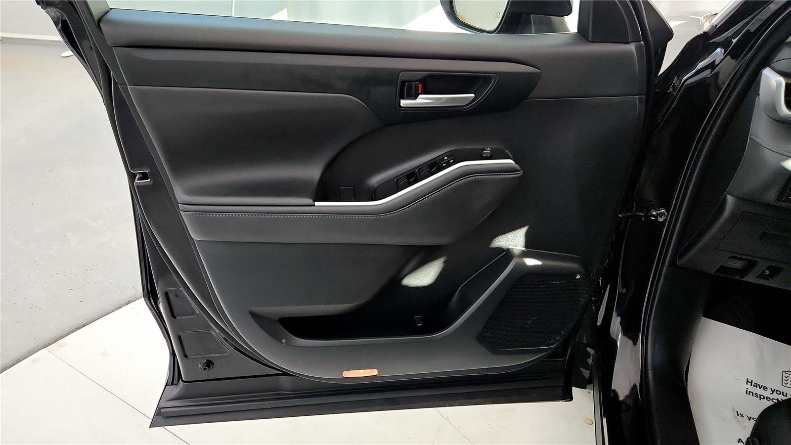 Certified 2024 Toyota Highlander XLE image 23