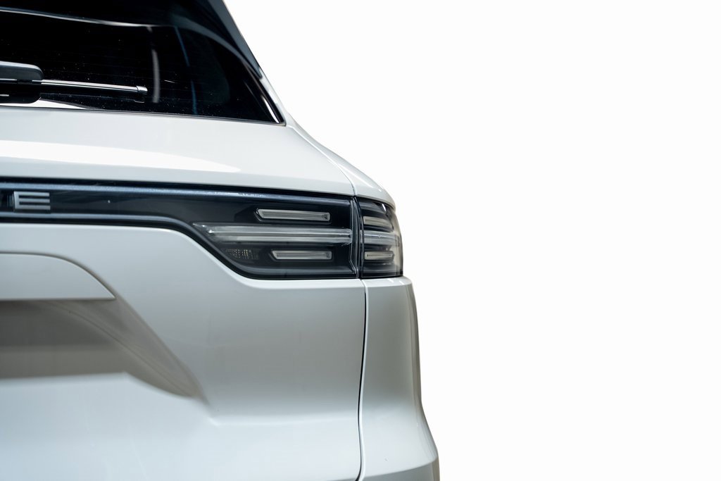 Used 2022 Porsche Cayenne S Platinum image 14