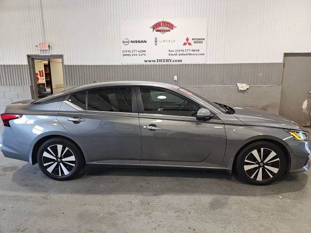 Used 2022 Nissan Altima 2.5 SV FWD image 2