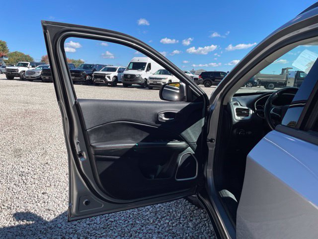 Used 2020 Jeep Compass Latitude AWD/4WD image 25