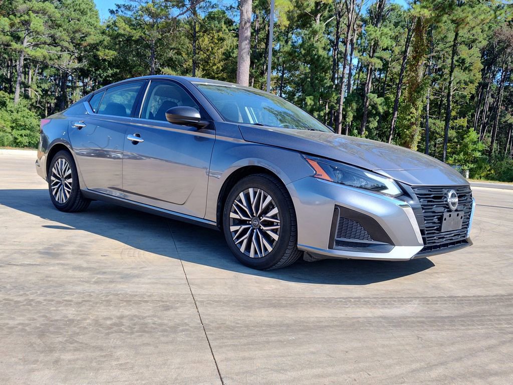 Used 2024 Nissan Altima 2.5 SV image 9