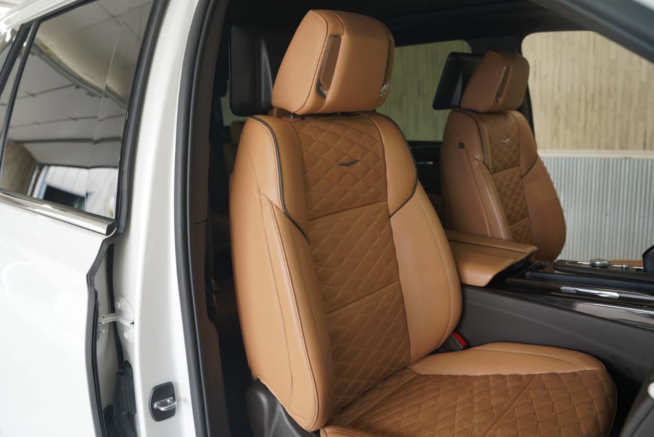 Used 2021 Cadillac Escalade Premium Luxury AWD/4WD image 31