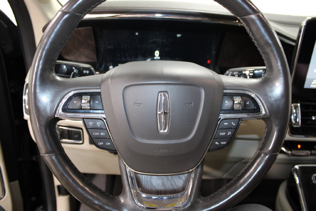Used 2018 Lincoln Navigator Select RWD image 38