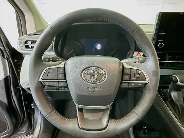 Used 2025 Toyota Sienna XLE image 13
