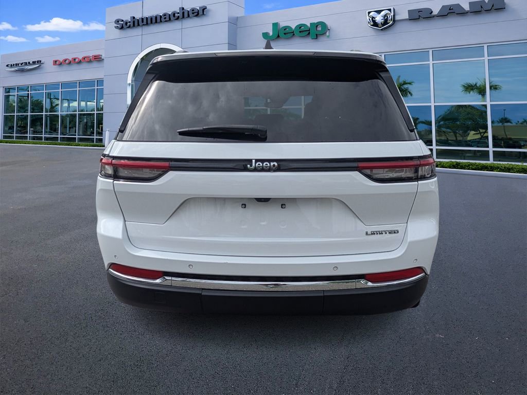 Certified 2023 Jeep Grand Cherokee Limited w/ Trailer Tow Prep Group (B) image 6