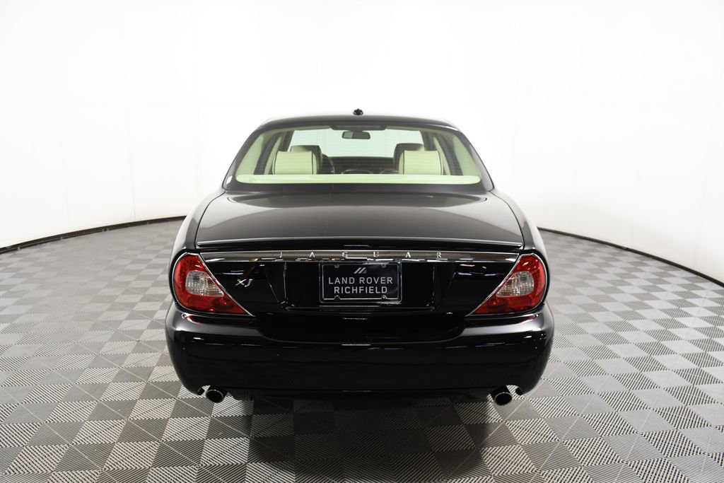 Used 2009 Jaguar XJ8 RWD image 5