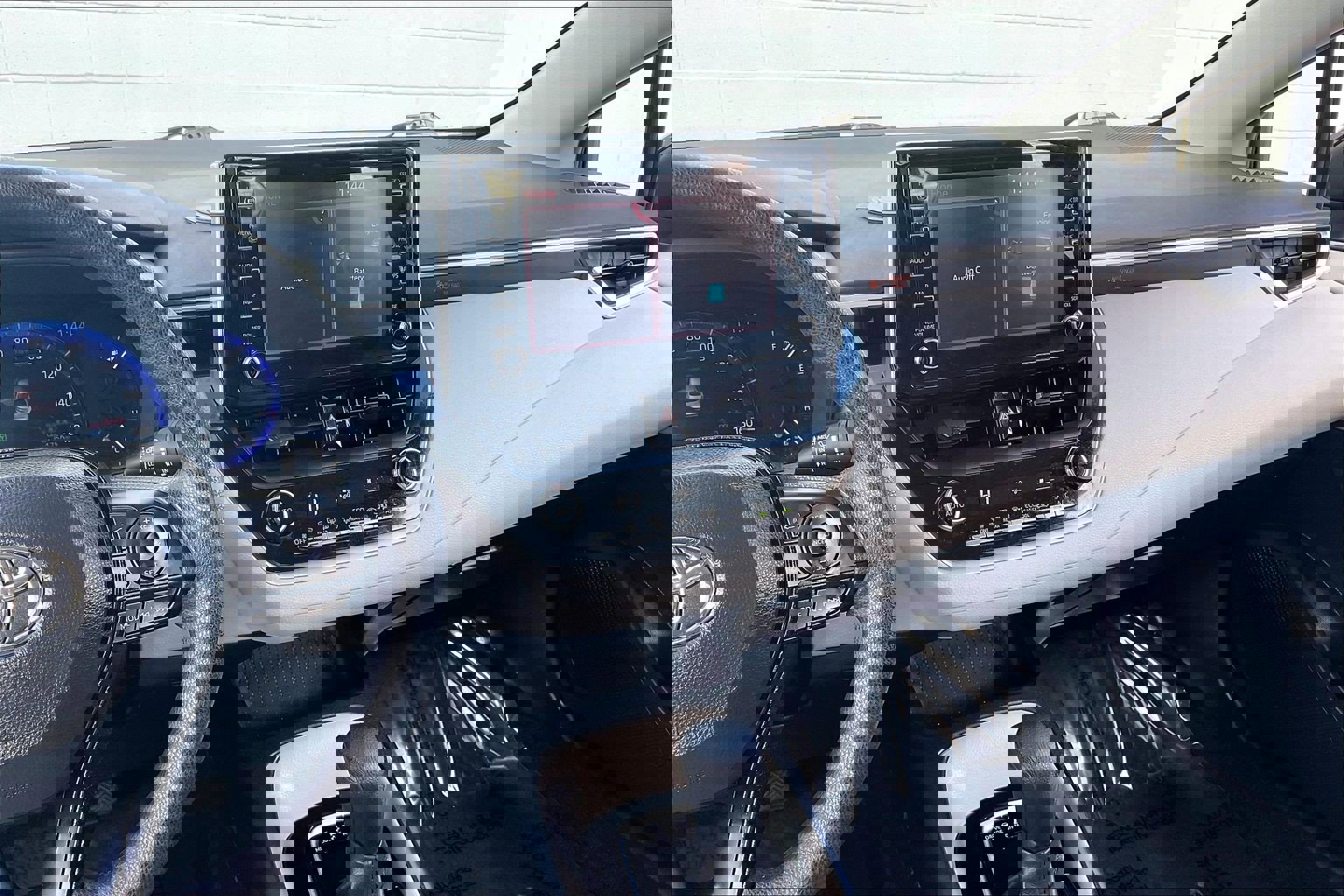 Used 2020 Toyota Corolla LE w/ Carpet Mat Package (TMS) image 7