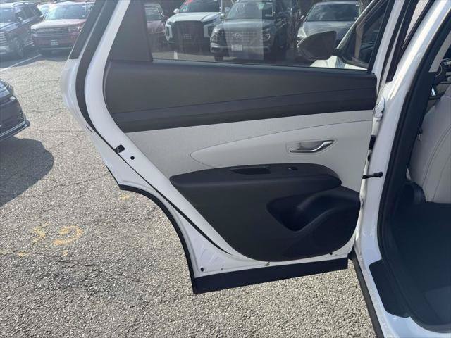 Certified 2025 Hyundai Tucson SEL AWD/4WD image 10