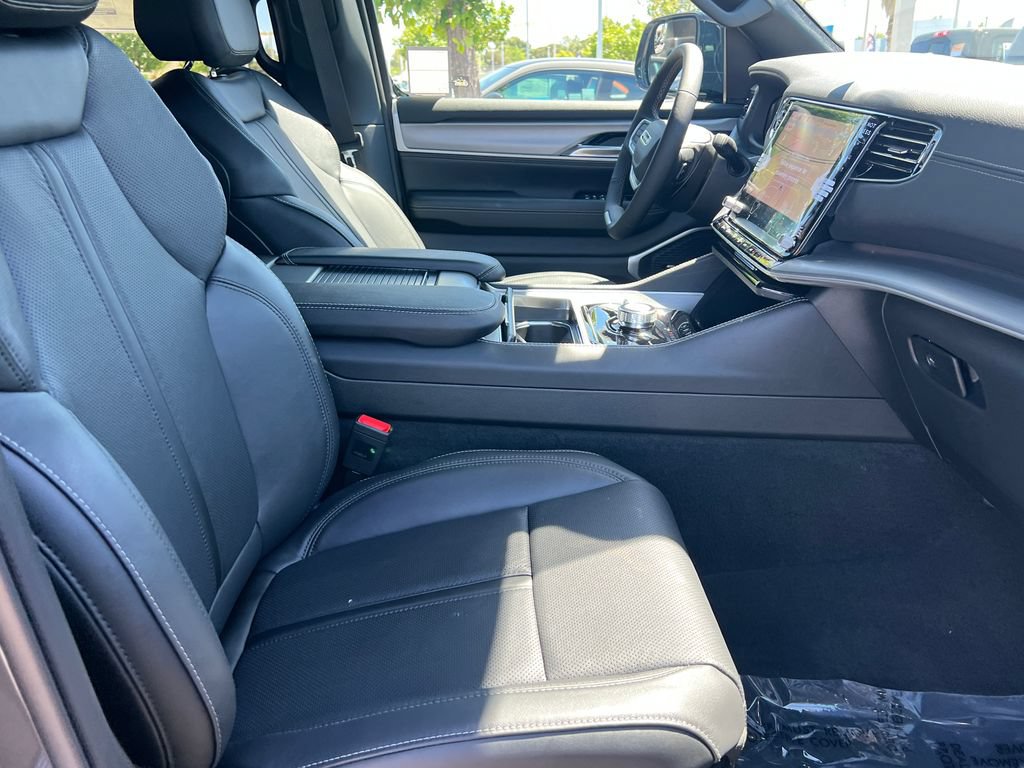 New 2026 Jeep Grand Wagoneer Limited AWD/4WD image 17