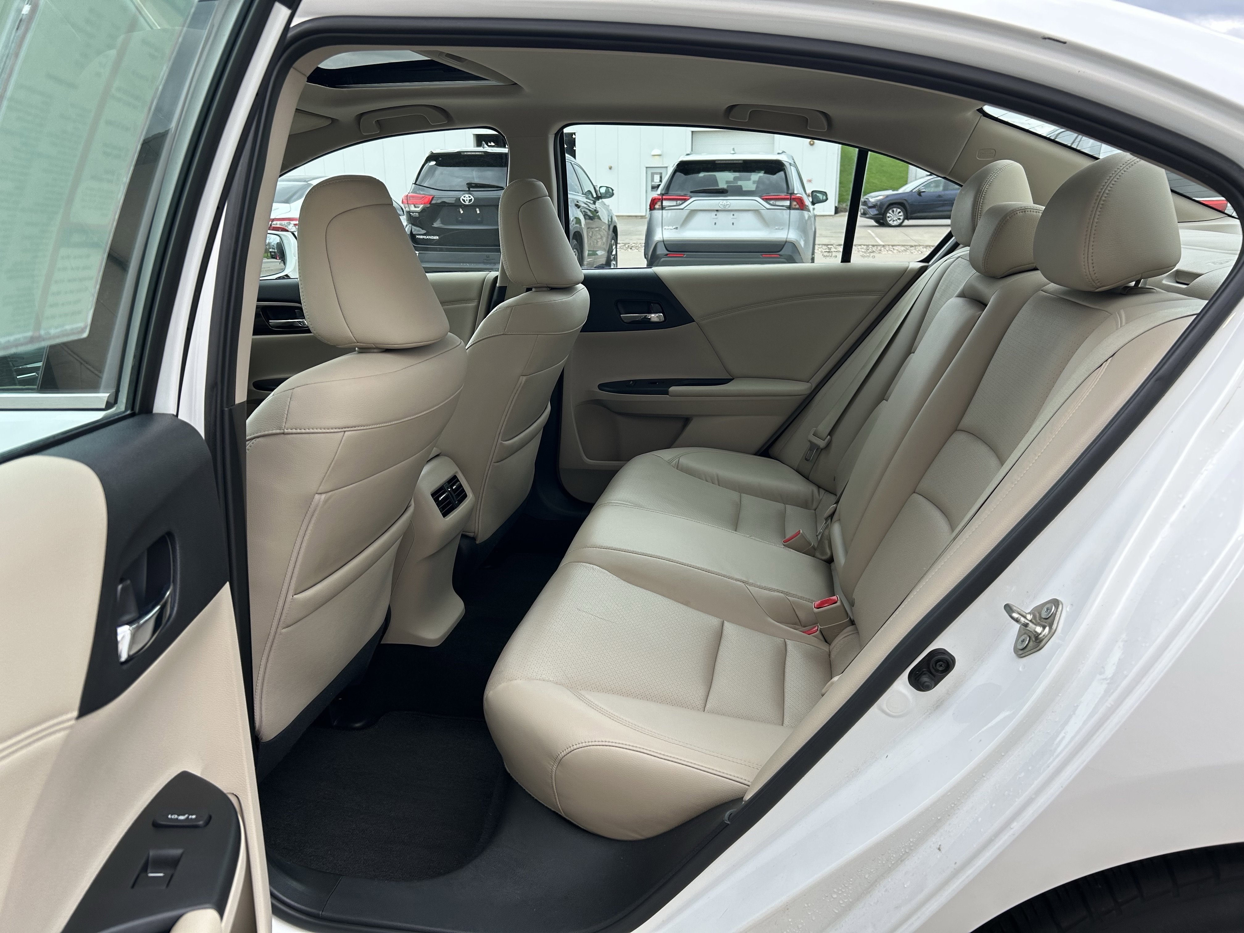 Used 2016 Honda Accord Touring image 7