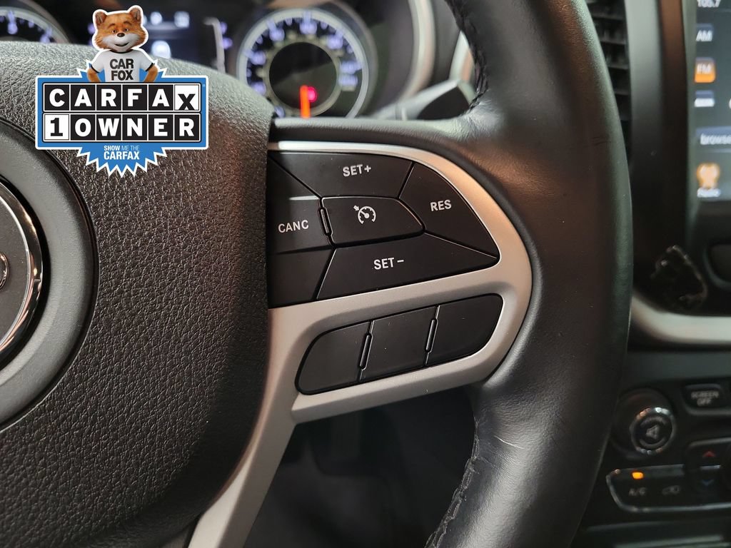 Used 2018 Jeep Cherokee Latitude Plus w/ Comfort/Convenience Group FWD image 24
