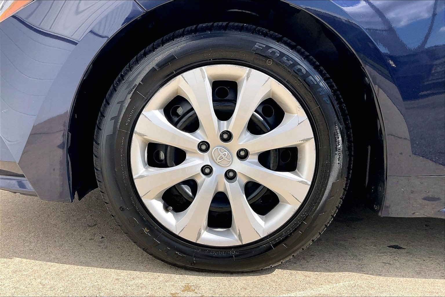 Used 2025 Toyota Corolla LE FWD image 11