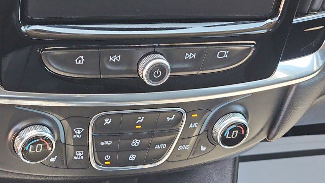 Used 2020 Chevrolet Traverse LT FWD image 17