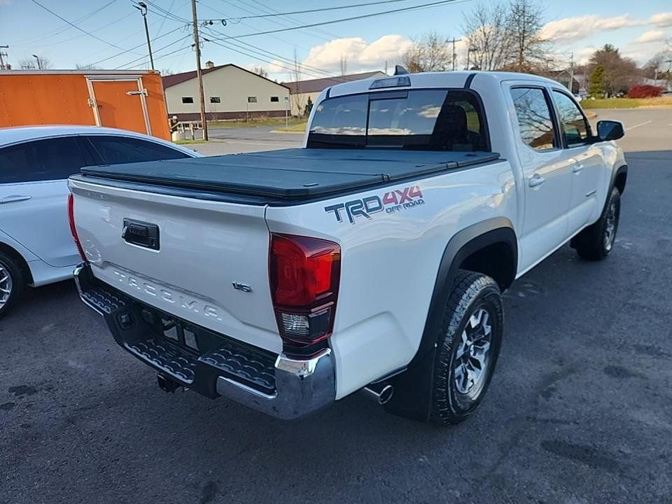 Used 2019 Toyota Tacoma TRD Off-Road image 2